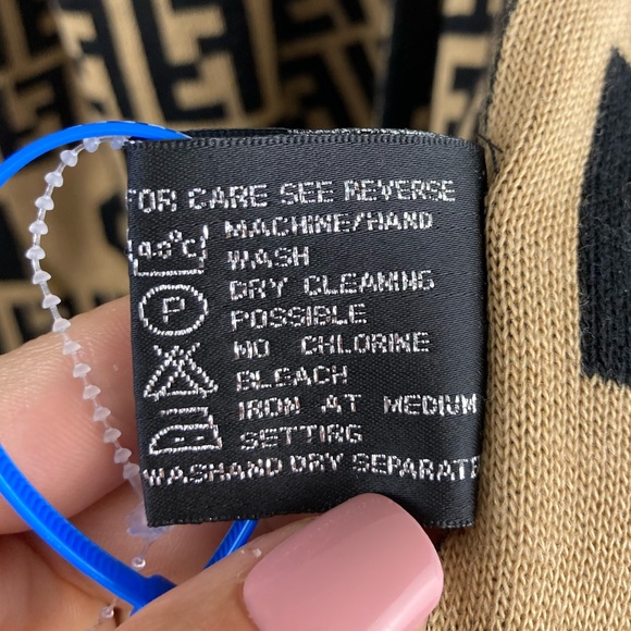 🚫SOLD🚫 Fendi Monogram Logo Unisex Scarf Brown Black Made In Italy Luxury Brand - Picture 8 of 8